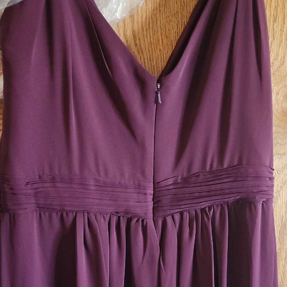 Elegant Burgundy Maxi Dress - Picture 7 of 7